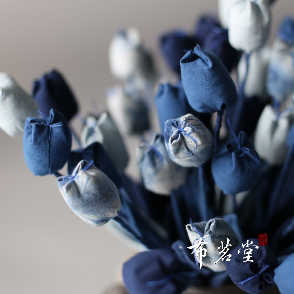 Bumingtang blue-dyed fabric tulip, handmade fabric flower arrangement, plant blue-dyed fabric.