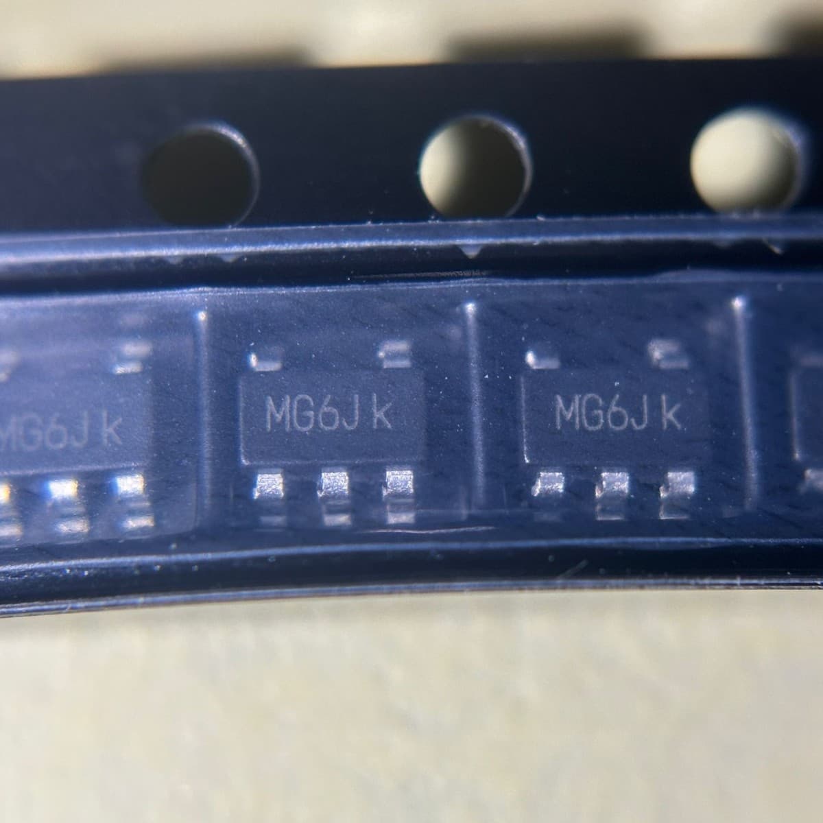 AS7343-DLGM Original Genuine LGA-8 Marking AM SQR Ambient Light Sensor AMS Negotiable.
