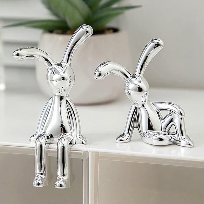 Creative viral cartoon sitting long-eared rabbit ornament, luxurious high-end living room TV cabinet, wine cabinet, or entryway decor.