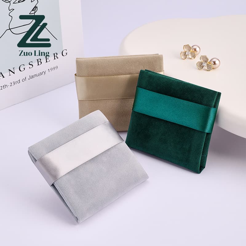 Zuo Ling's New Ins-Style Double-Sided Velvet Bag with Snap Closure for Storing Jewelry, Earrings, Rings, and Accessories