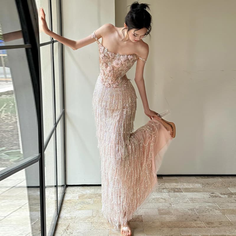 Cross-border strapless evening gown with heavy beaded tassel design, luxurious engagement party dress, one-shoulder sweet and elegant banquet long dress