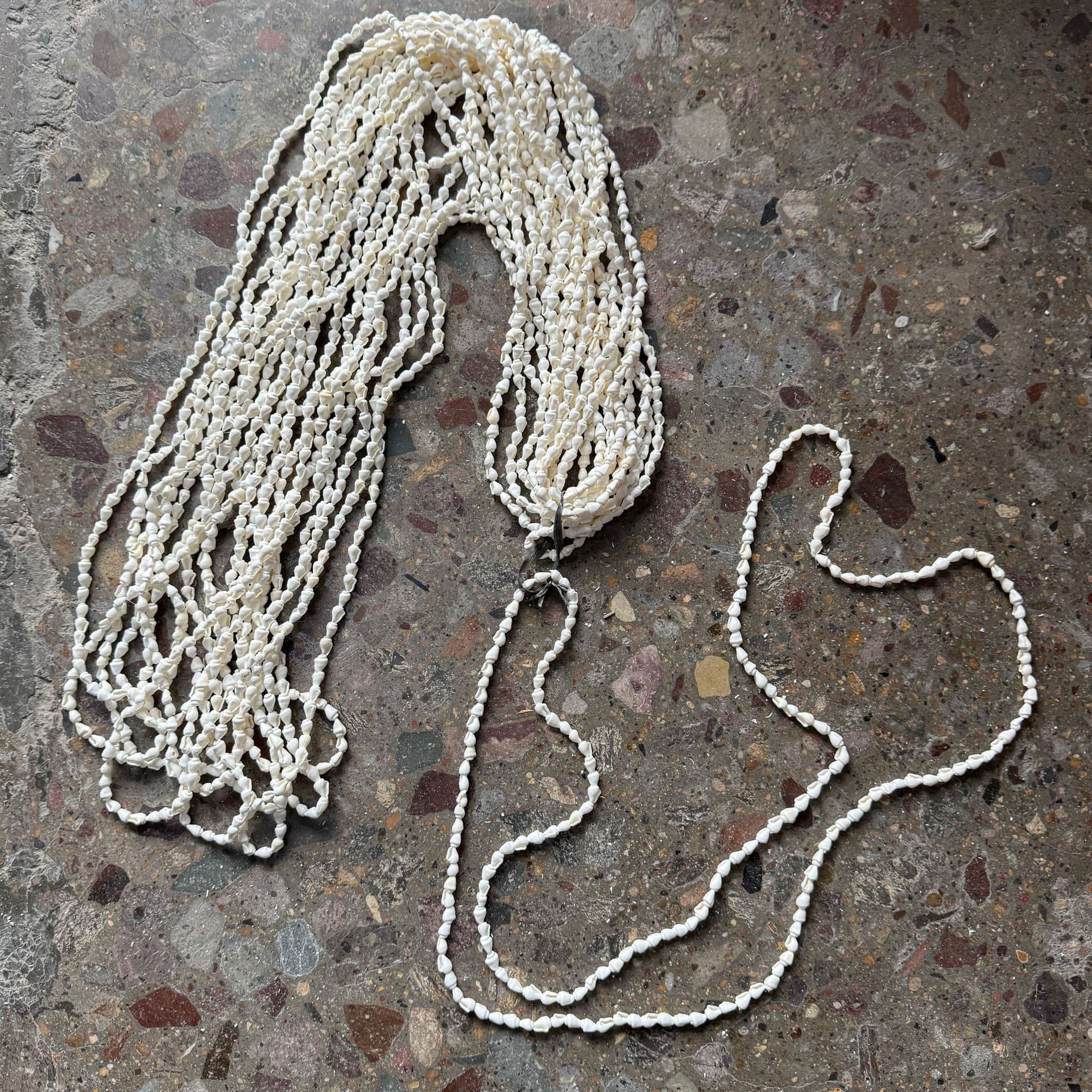 Study tour seashell necklace, conch gold-rimmed white conch necklace, beach jewelry, European and American cross-border jewelry, on-the-ground promotion product.