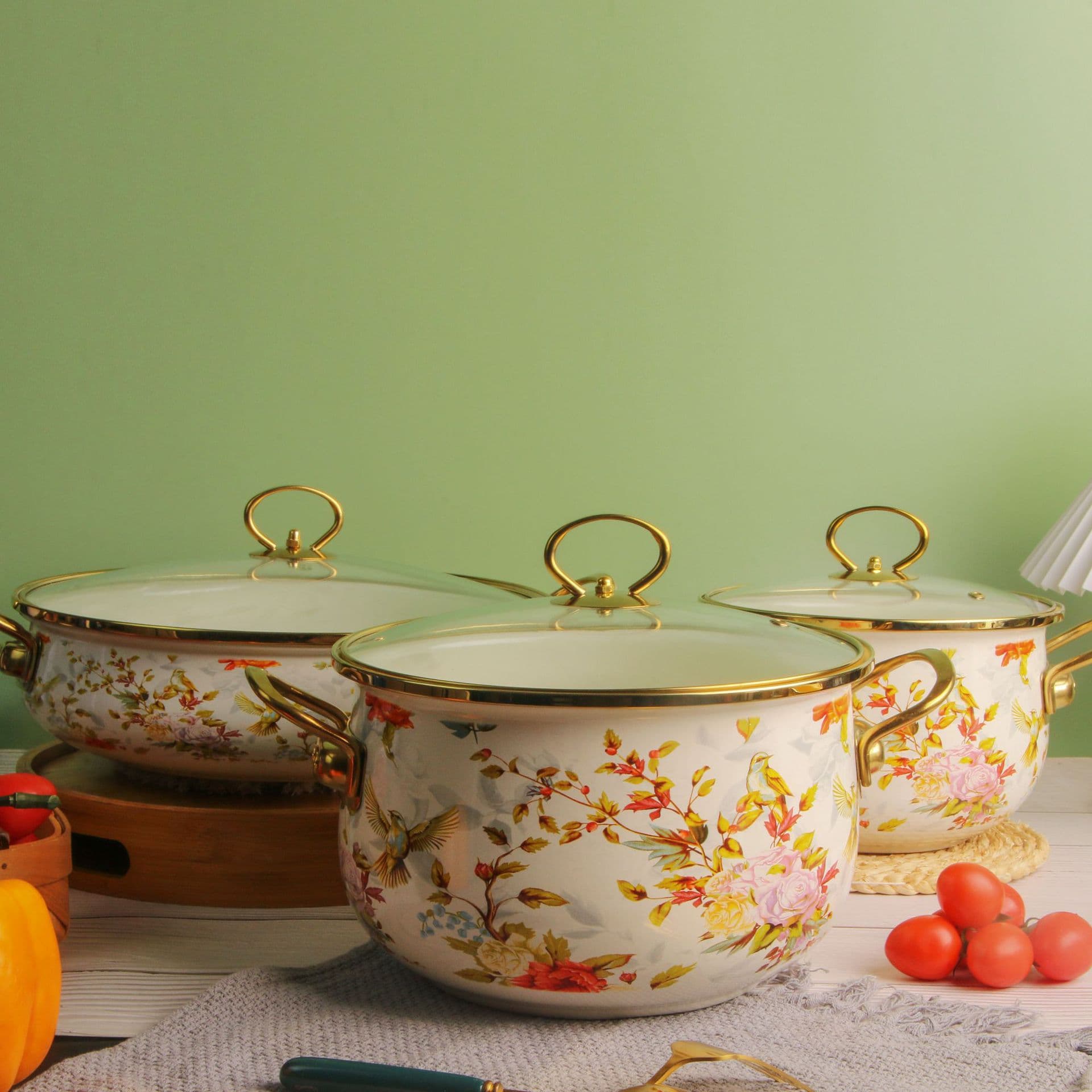 Extra-Thick Enamel Seafood Pot, Four-Season Soup Pot, Hot Pot, Stew Pot with Glass Lid, Enamel Seafood Pot, Compatible with Gas and Induction Cooktops