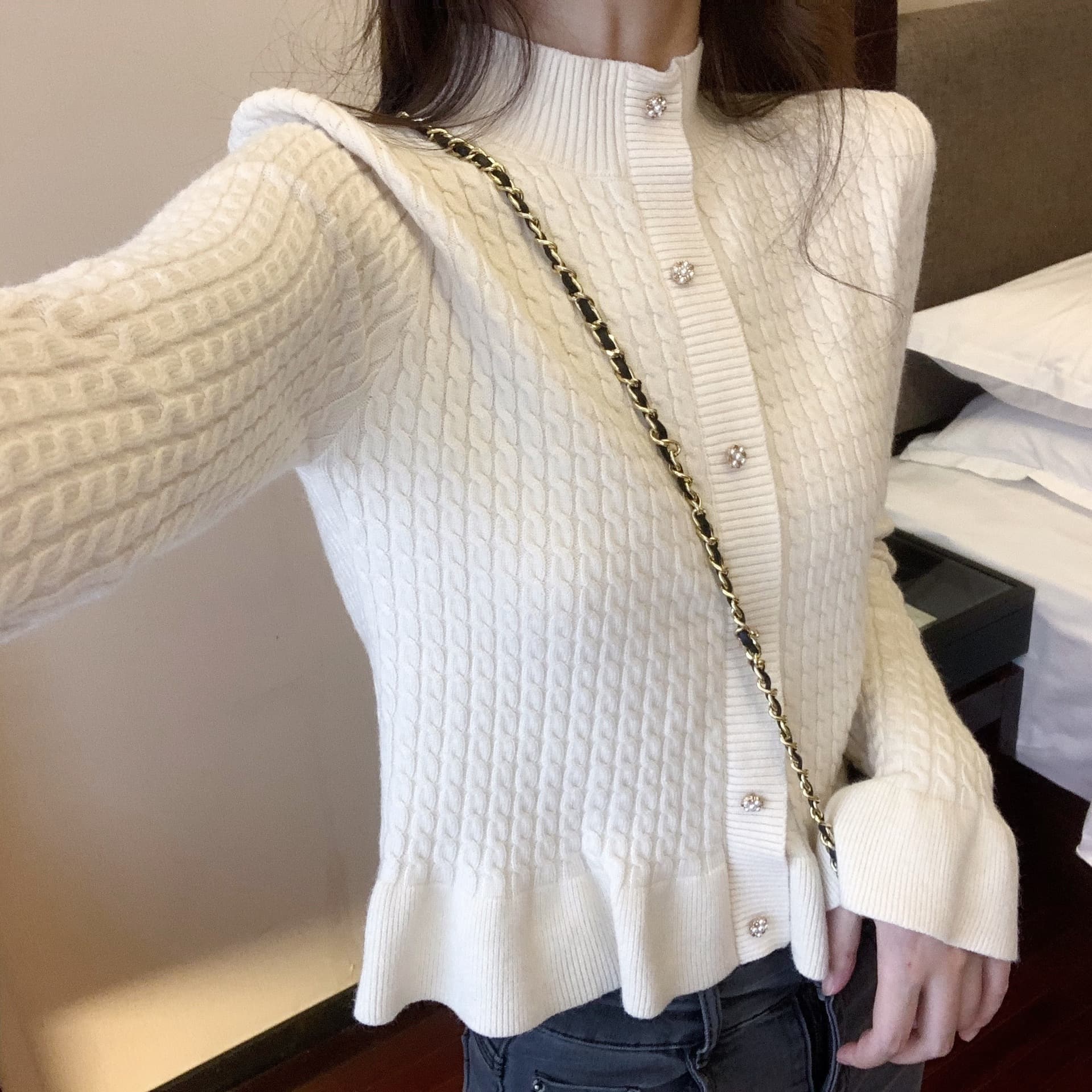 New autumn and winter inner layering shirt, half-turtle collar, fungus-edged sweater, women's fashionable sweater, slimming and chic top
