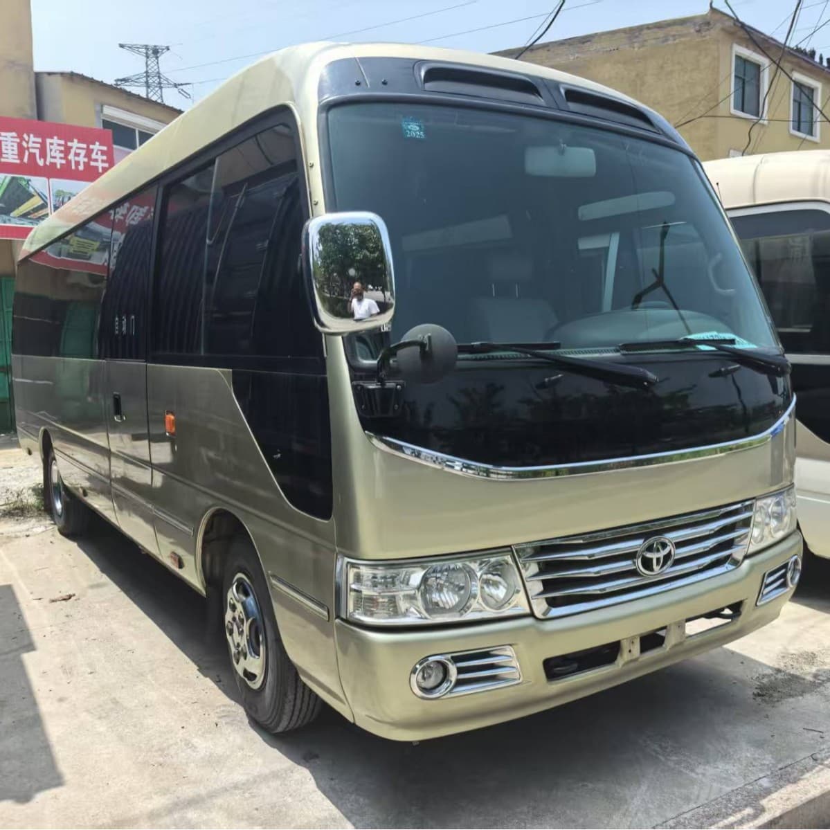 In Stock Supply Overseas Africa Coaster Bus 19-23 Seats Medium Bus Electric Door Hiace Minibus