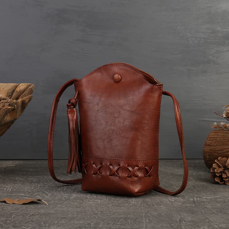 Cross-Border Popular Vegetable-Tanned Leather Women's Bag, Retro Woven Phone Bag, Mini Crossbody Shoulder Bag, Casual Tassel Bucket Bag