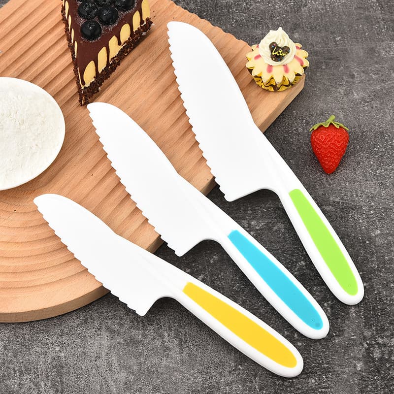 Factory Wholesale Children's Safety Plastic Fruit Cutter Cake Tray Knife Plastic Bread Knife 3-Piece Baking Tools