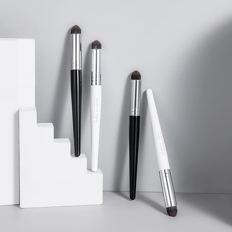 Round-head lip blending brush lipstick brush matte bullet concealer brush portable multi-functional beauty makeup brush