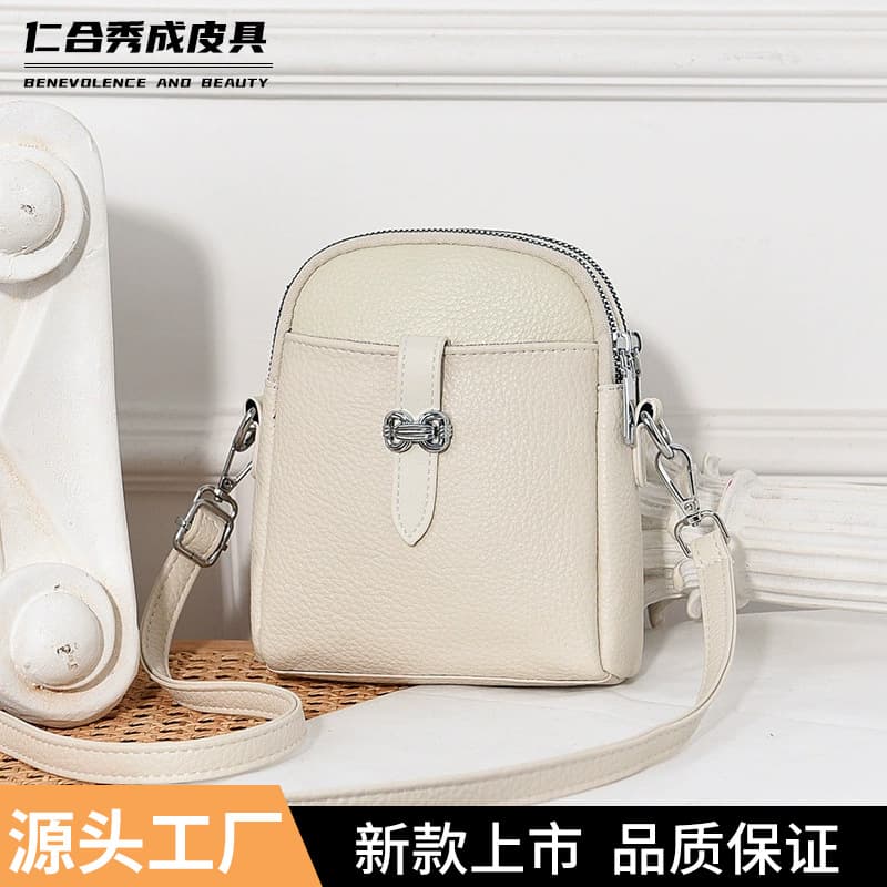 Soft leather texture off-white round bag 2026 new women's shoulder crossbody bag simple commute lightweight mini bag