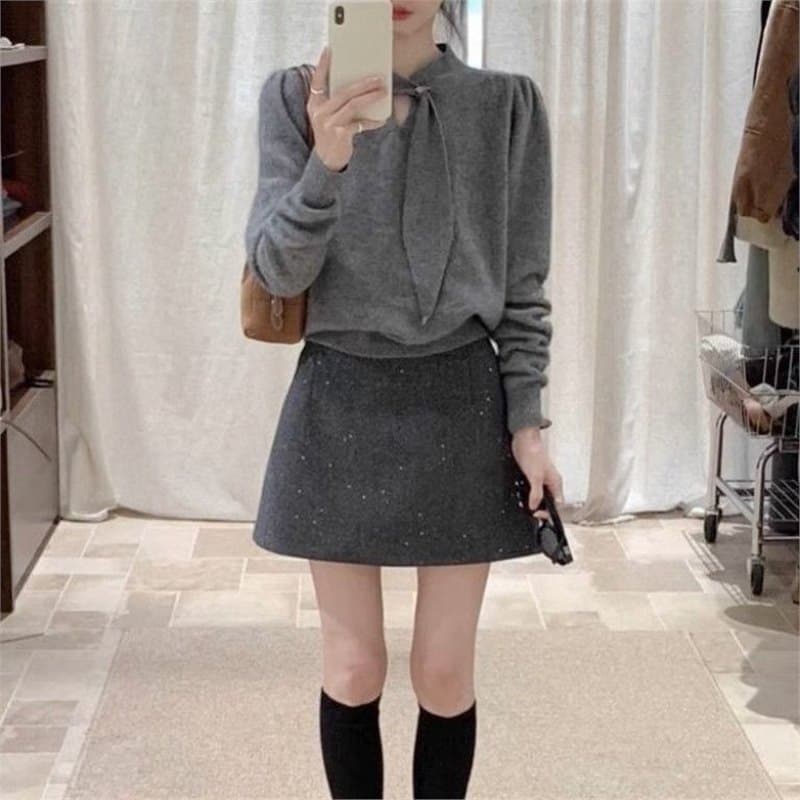 2025 autumn/winter new style ribbon V-neck lace knit sweater for women, high-end inner layer base layer knitwear unique and exquisite top.