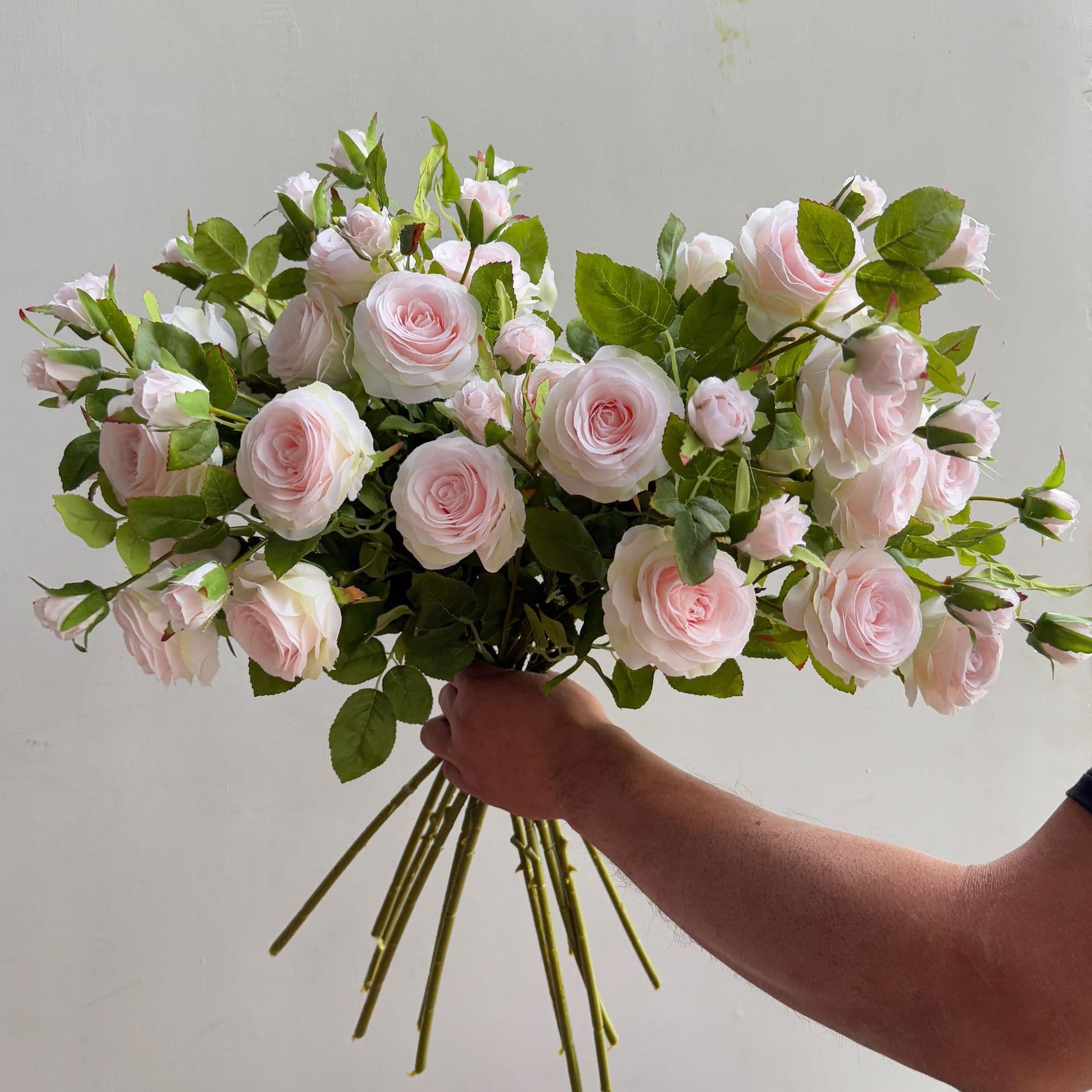 Artificial flower rose multi-head rose rose rose hand-held tea rose artificial flower ornaments bouquet hand-held home