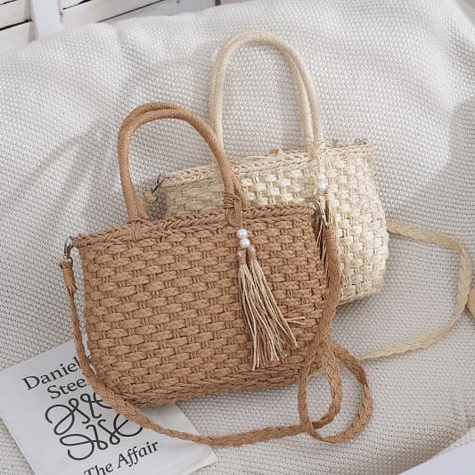 Factory price new Pearl tassel straw bag portable crossbody fashion women's bag beach bag paper rope three-strand braid woven bag