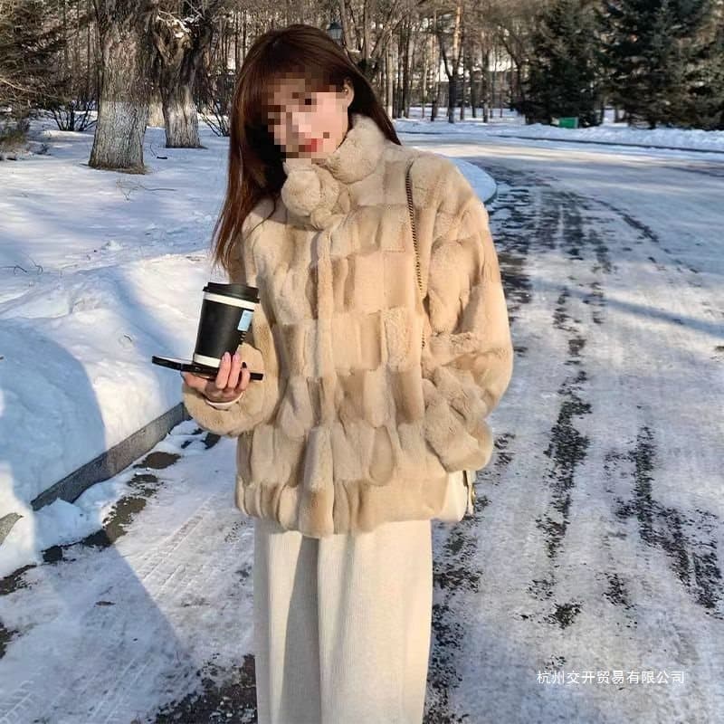 New winter Korean style faux rabbit fur stand collar short fur coat, thick and elegant, for women.