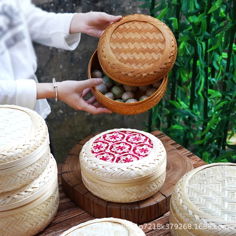 Bamboo woven tea storage box with lid, smoked seven-cake tea caddy, Pu'er tea packaging gift box, tea storage frame.