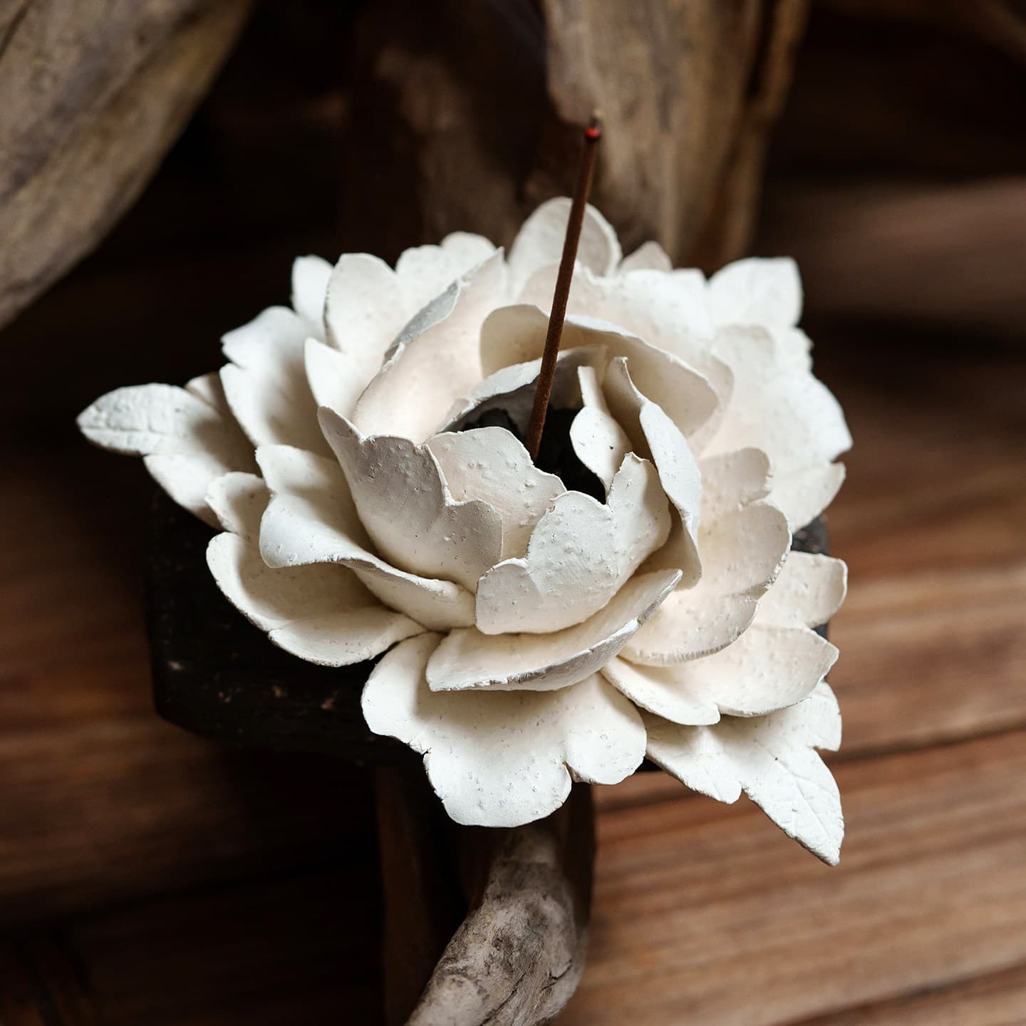 Factory Hazy Moon White Bud Peony Incense Holder Ceramic Hand-Pressed Flower Thread Incense Base Tray Handmade Ornament Incense Burner