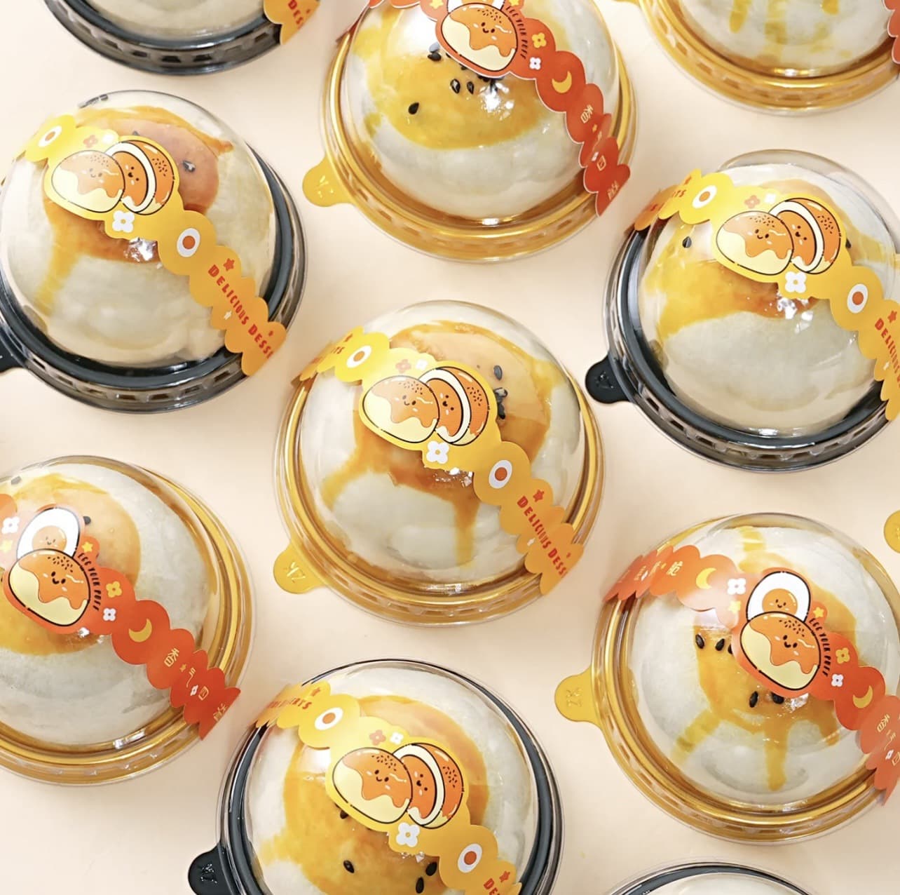 Egg yolk cake packaging box blister square round independent packaging box moon cake snow Mei Niang baking packaging box