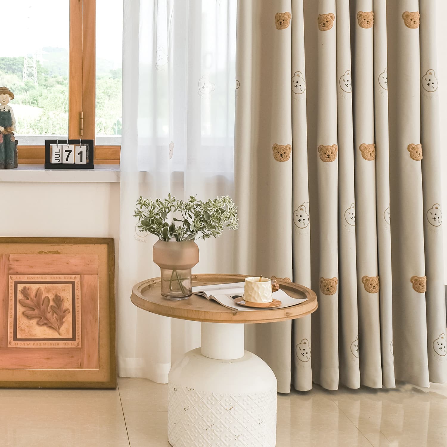 Plush bear cartoon children's room curtains, new style for girls and boys' bedrooms, blackout curtains, bay window curtains.