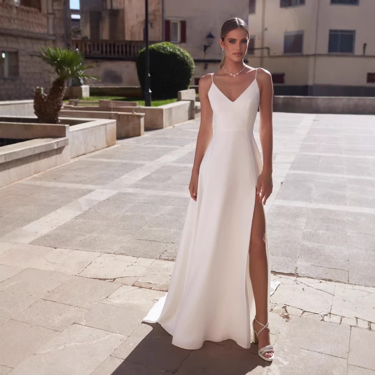 French Vintage Premium Satin Wedding Dress 2025 New Slimming Bride Main Dress Simple Elegant Train