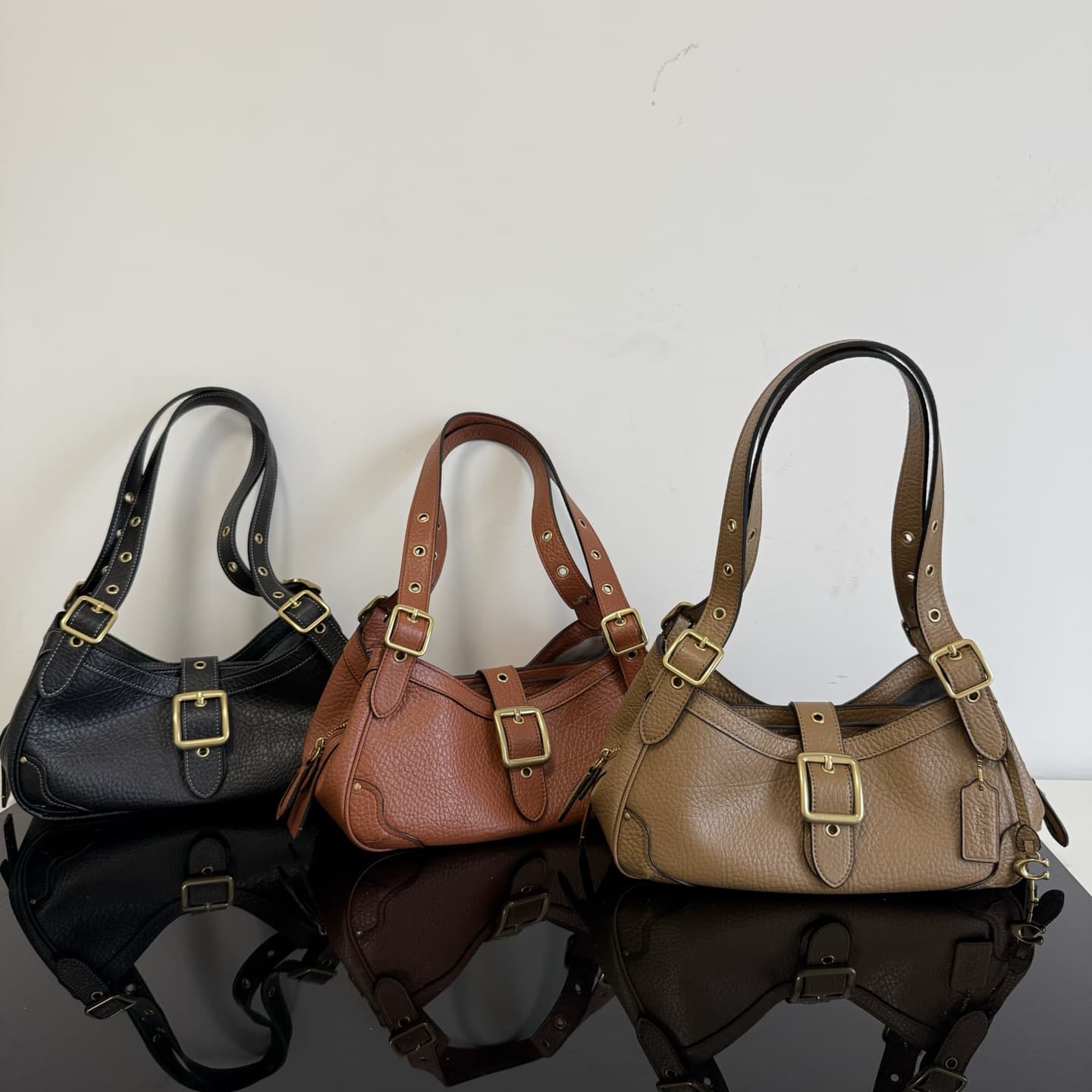 2026 Coach New Motorcycle Bag Double Row Belt Buckle Shoulder Bag Fashion Minimalist Handbag Soft Leather Women's Bag