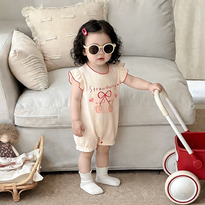 2026 New Baby Summer Jumpsuit Pink Strawberry Cute Flying Sleeve Romper Suit for Baby Girl Outdoor Outing Clothes