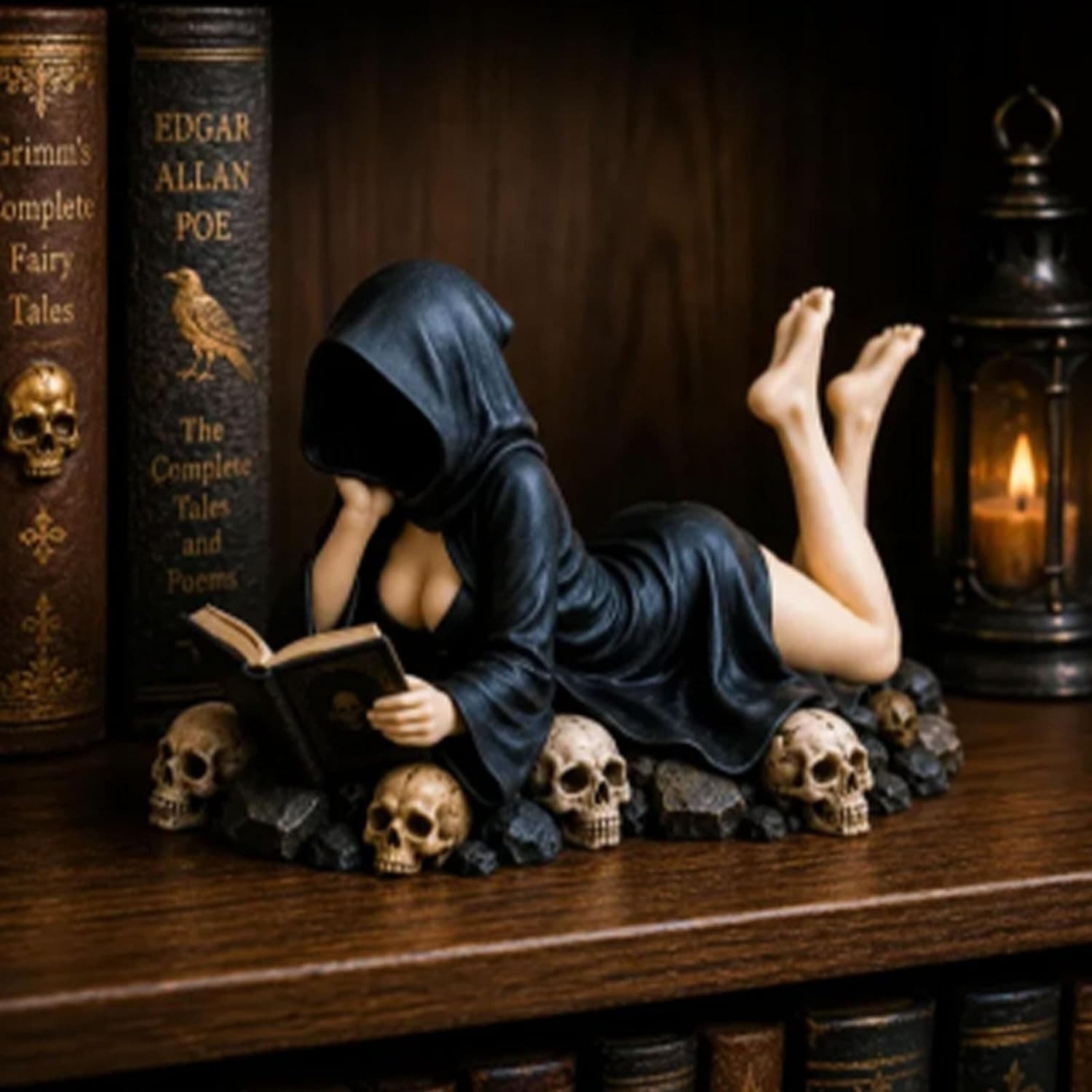 New Cross-Border Gothic Hooded Reader Statue Craft