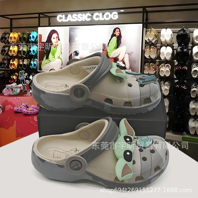 Cross Star Wars children's clogs, boys' medium and large kids' closed-toe slippers, beach shoes, celebrity parent-child sandals