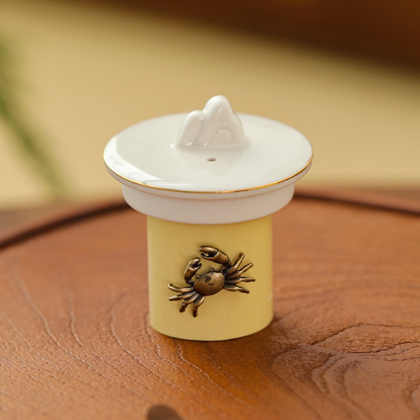 Bamboo Lid Rest with Original Bamboo and Copper Alloy Snail Design - Retro Zen Tea Set for Home Use