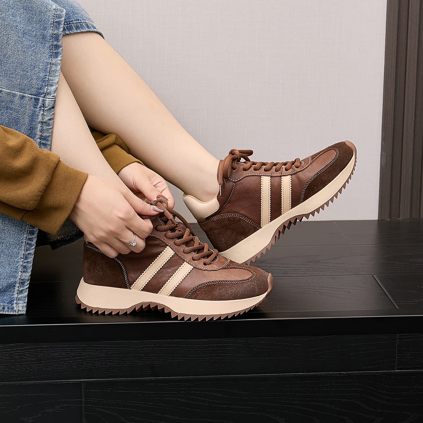 Vintage Top-Grain Leather High-Top German Training Shoes for Women, Anti-Slip Washed Leather New Soft Sole Casual Couple Agassi Shoes