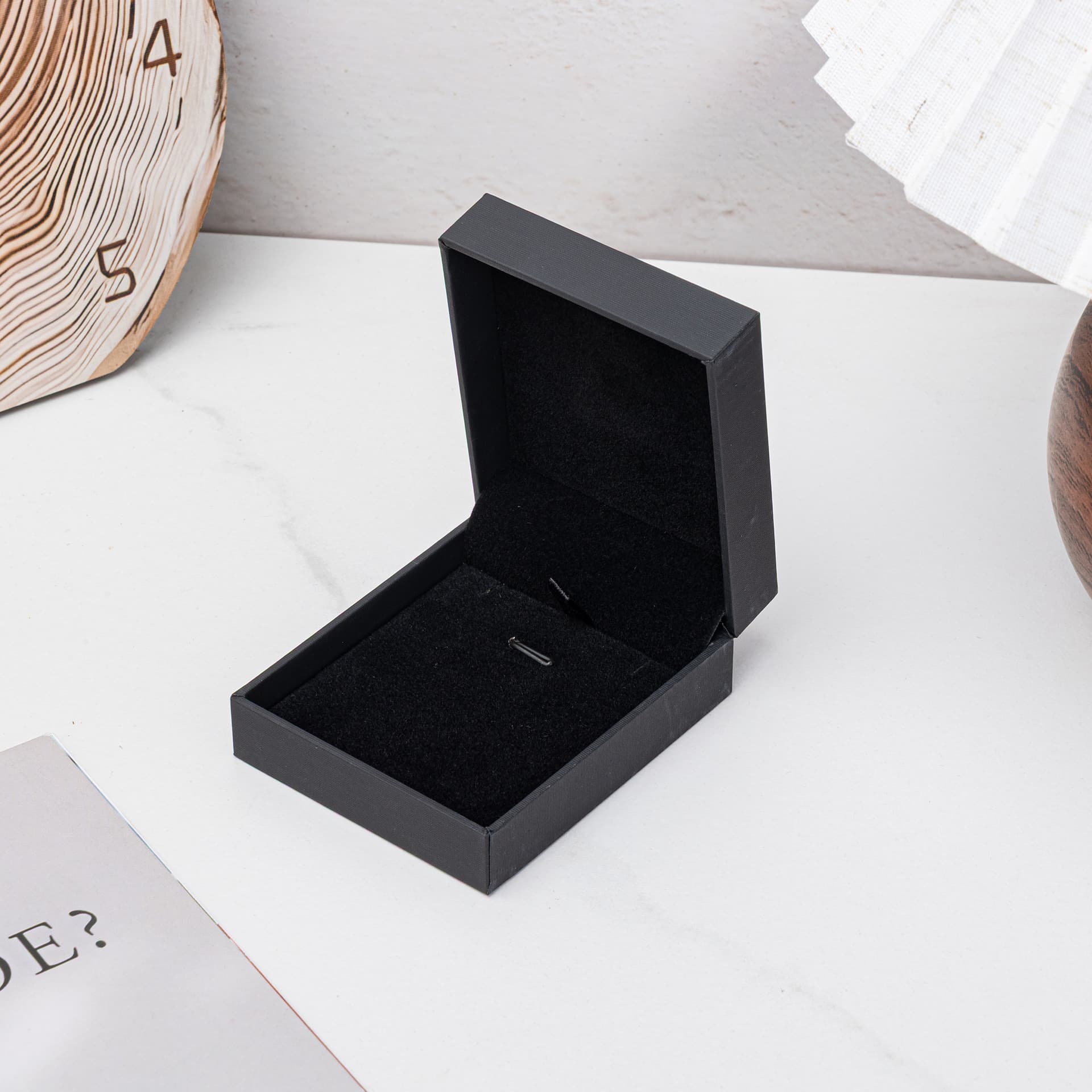 8538 Red Leatherette Paper Right-Angle Jewelry Box for Necklaces, Rings, Jewelry, Jade Gift Box Factory Direct Bracelet