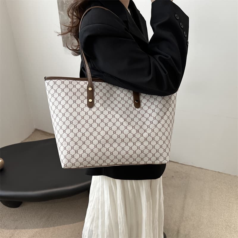 Casual and Fashionable Large-Capacity Bag for Women 2025 Summer New Trendy Tote Bag Commuter Large-Capacity Satchel Shoulder Bag
