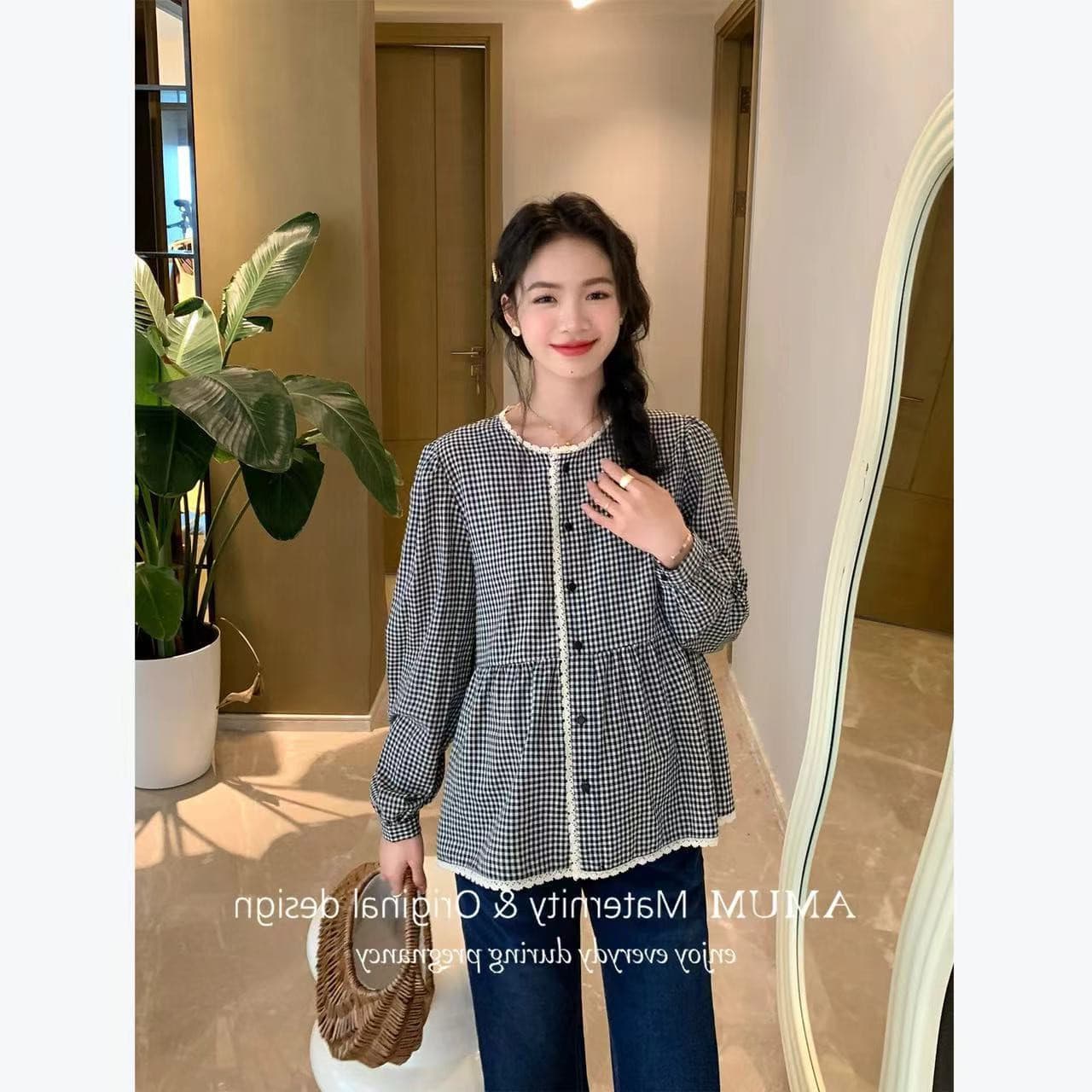 Maternity Long-Sleeved Top, 2025 Spring New Style, Fashionable and Stylish Korean Style Plaid Lace Shirt, Trendy Mom's Base Layer