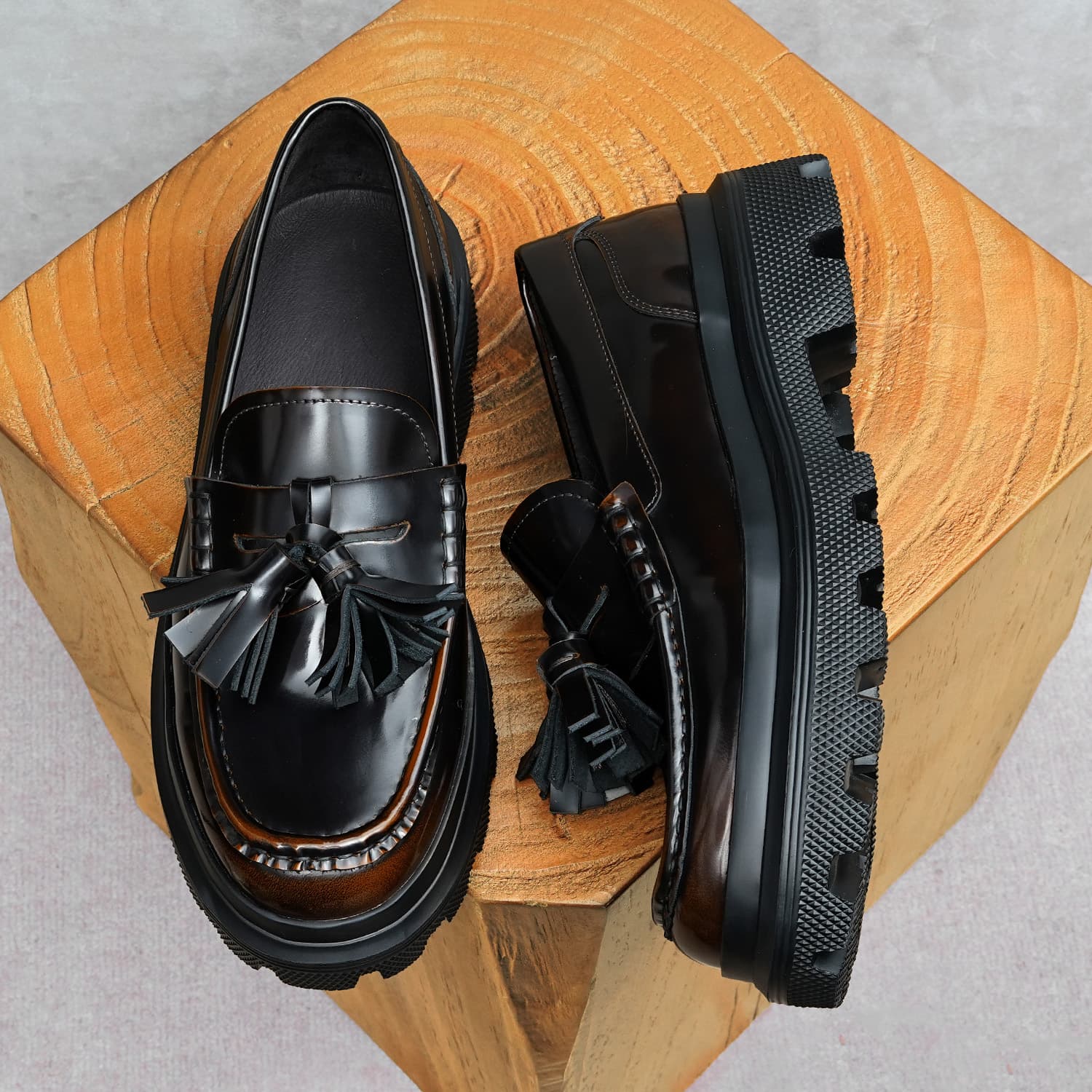 Large Men's Leather Shoes for Wide Feet, British Casual Style, New Loafer with Thick Sole, Versatile Slip-On Leather Shoes for Men