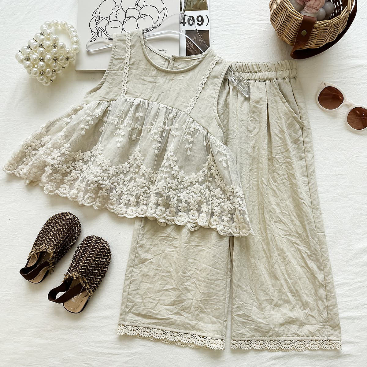2026 New Girls Summer Two-piece Set Girls' Lace Vest Skirt Children's Wide Leg Nine-Point Pants 18083