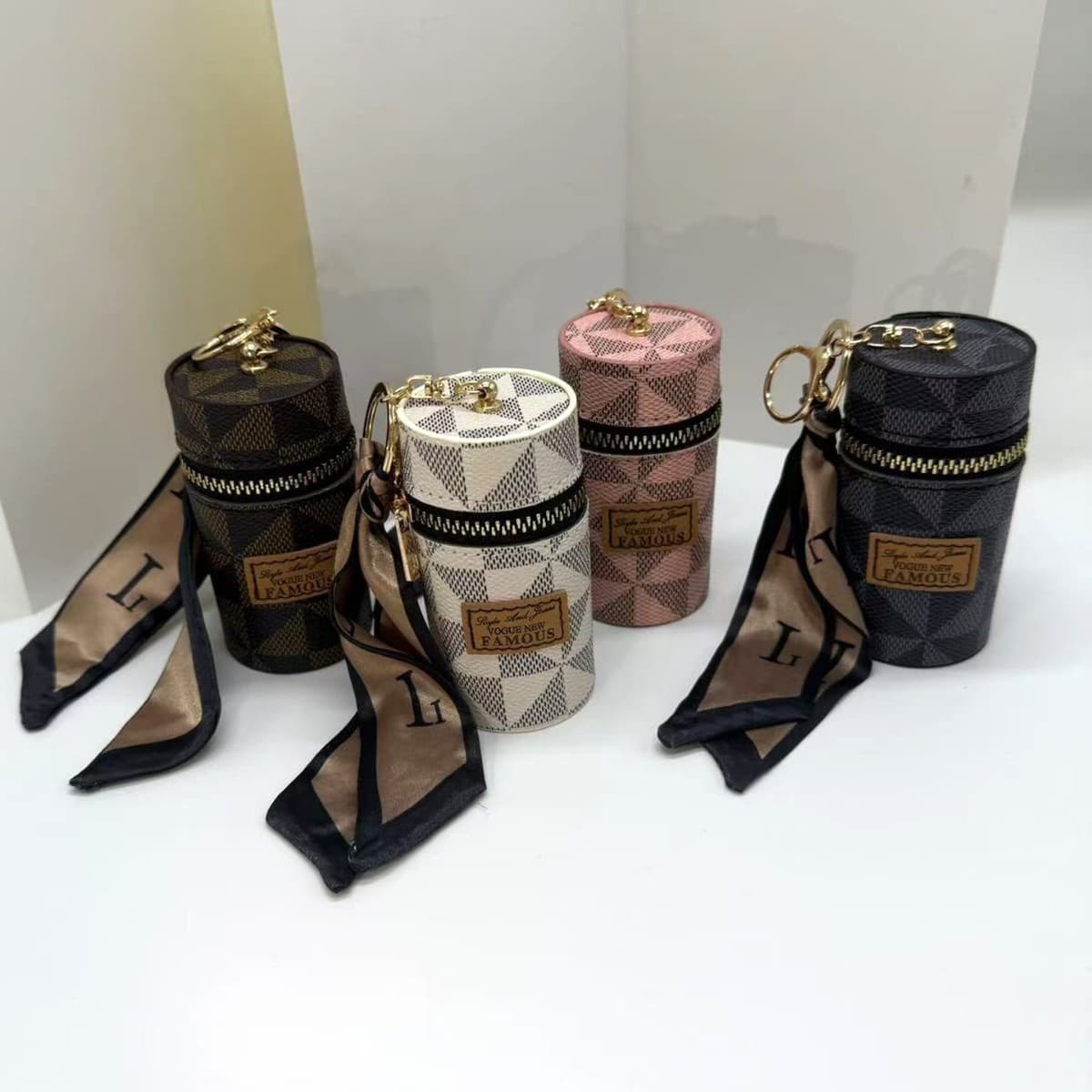 Stylish European and American style small and compact coin purse, versatile shoulder bag, crossbody bag, exquisite mini handbag with a high-end feel
