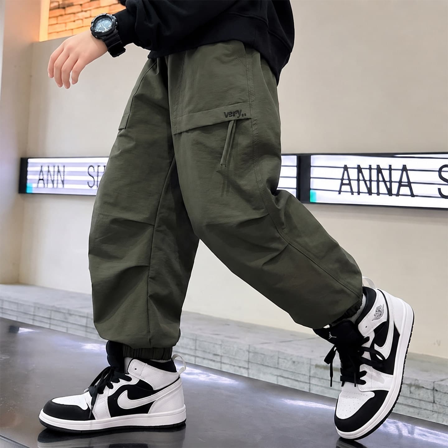 Boys Autumn Pants 2026 New Style Cool Long Pants Sports Casual Cargo Pants for Older Children Fashionable Kids Clothing