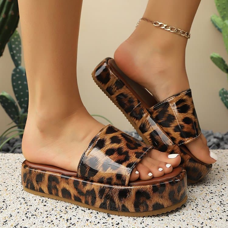 Thick Sole Leopard Print 2026 Summer Fashionable Versatile Unique One-Strap Simple Casual Sandals for Women