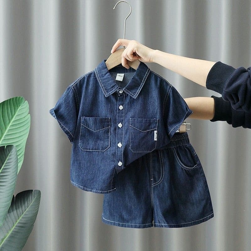 Boys' denim suit, short-sleeved shirt, new baby's handsome summer clothes, fashionable shirts for small and medium-sized children, fashionable shirts