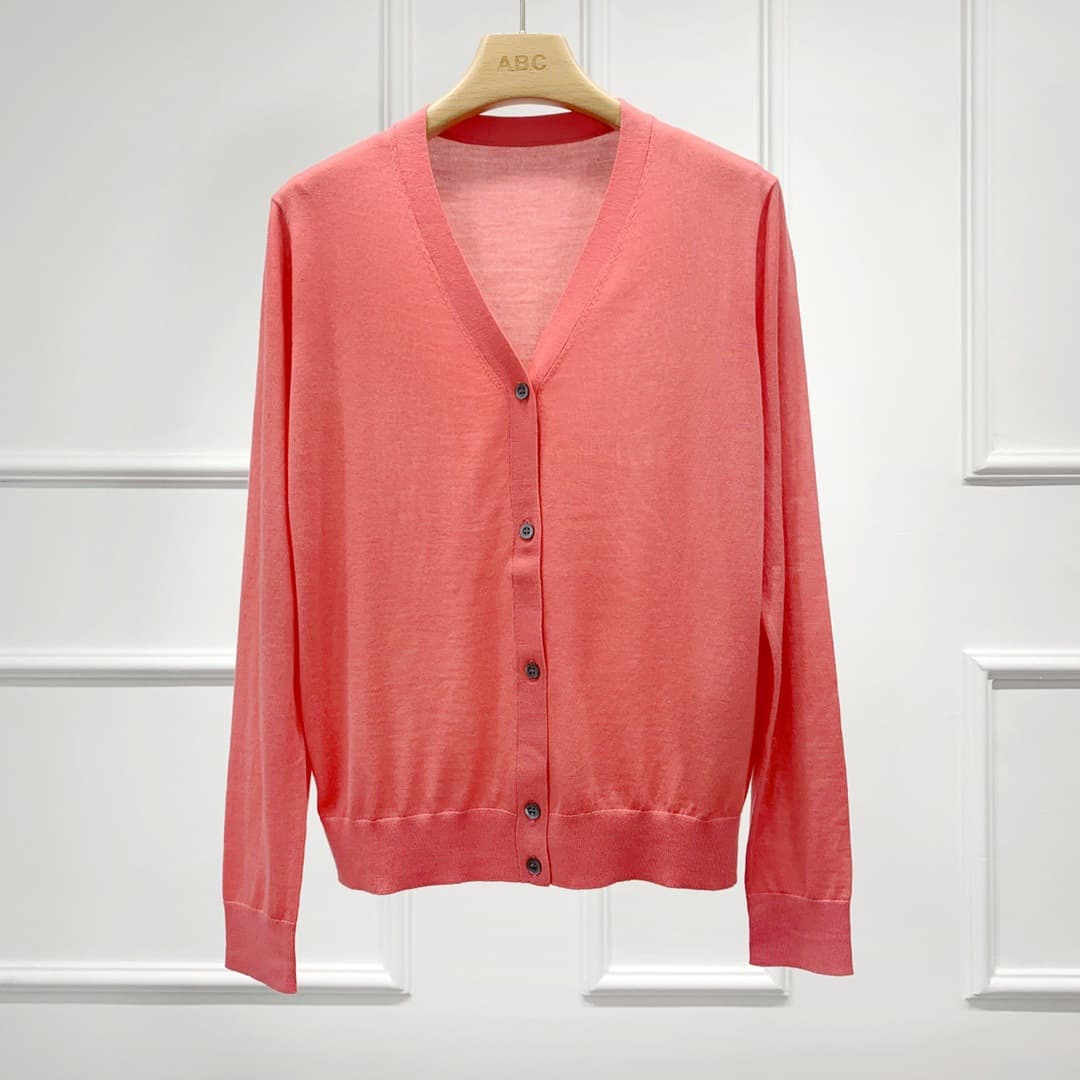 Classic TH Cardigan - Stylish Urban Minimalist - Merino Wool Basolan Long-Sleeve Knit Cardigan for Women