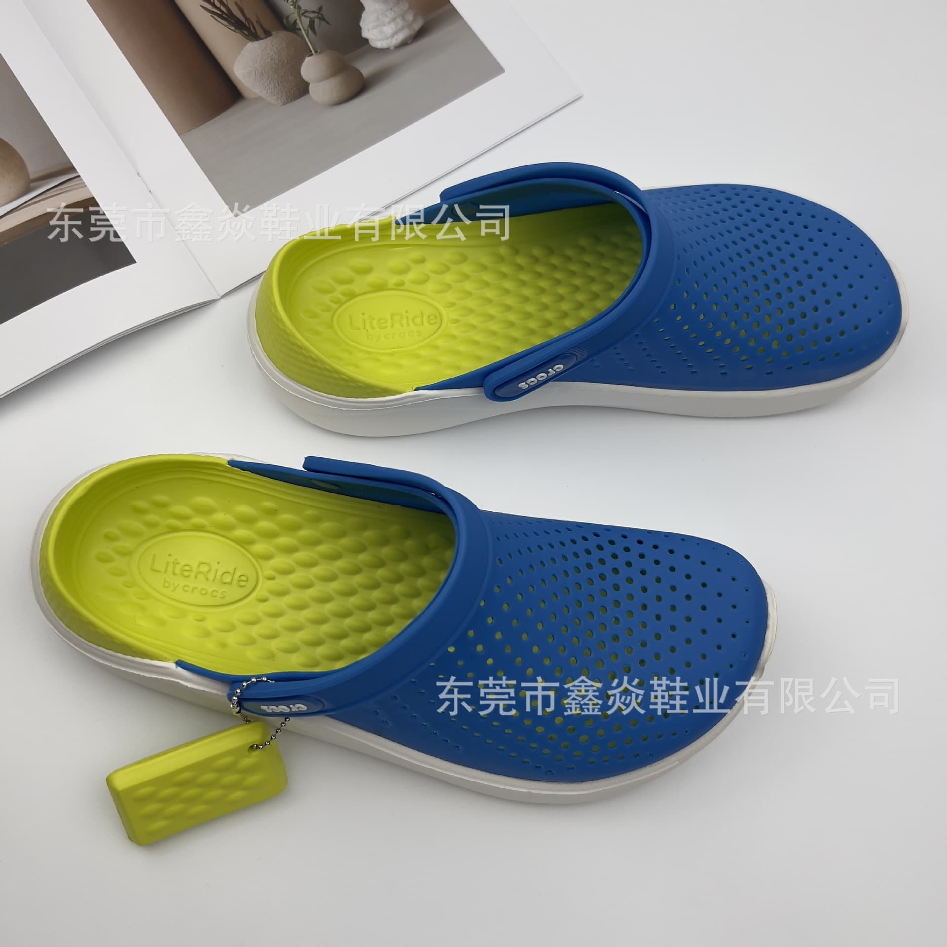 New Crocs Hole Shoes Flat Sandals for Men and Women Couples Beach Shoes Clogs