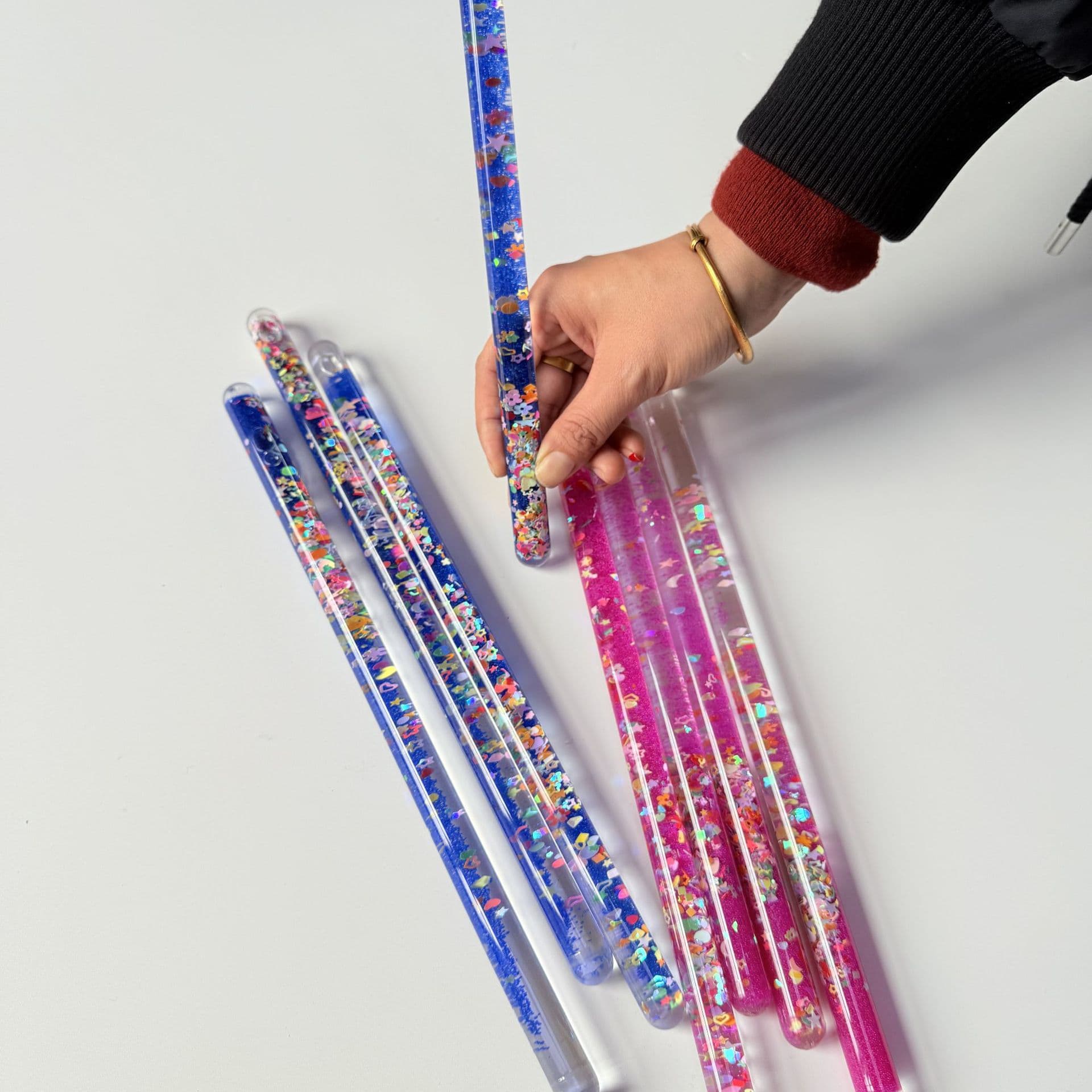 Cross-border liquid flashing stick decompression rotating stick oil-injecting sand stick timer office desk sensory stress relief toy