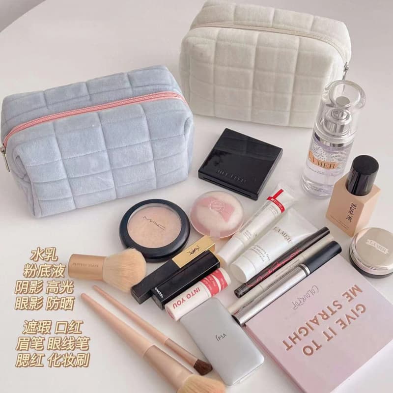 Cross-border suede makeup bag, minimum order of one piece, premium look, large-capacity storage bag, portable and stylish for carrying in your bag