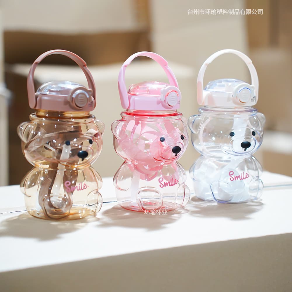 Amazon Influencer Large Capacity Cartoon Bear Plastic Water Cup with Straw, Portable Kids Bottle with Strap, Cute Cup