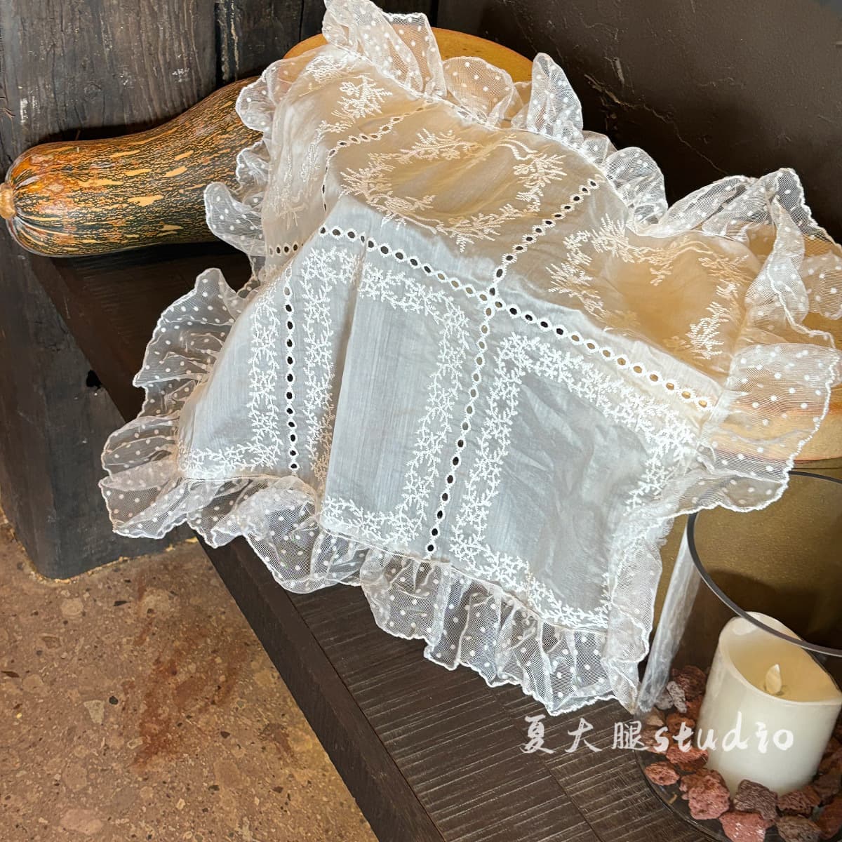 Retro European embroidered lace table flag cover tablecloth lace placemat ins dust-proof cover cloth transparent square placemat
