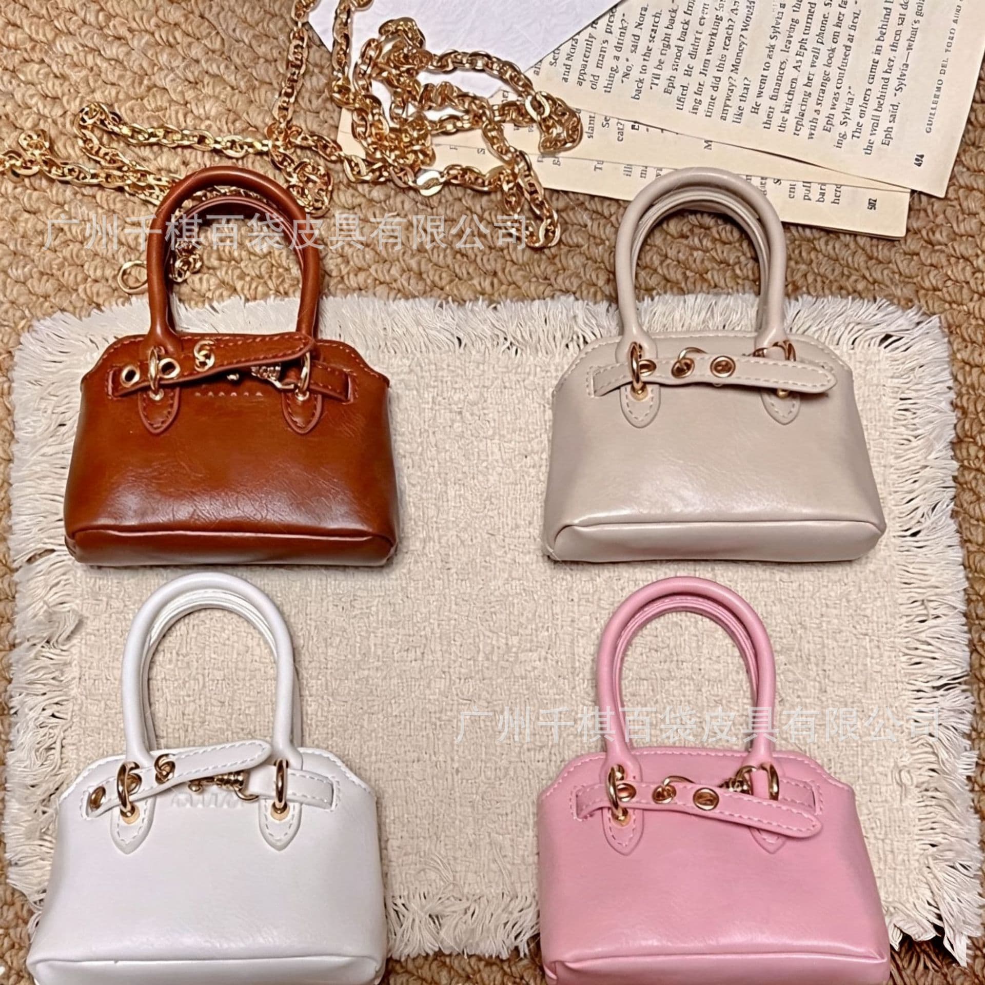 2026 New M Medium Adventure Bag Diamond Quilted Medium Bag Mini Bag Charm Pendant PU Leather