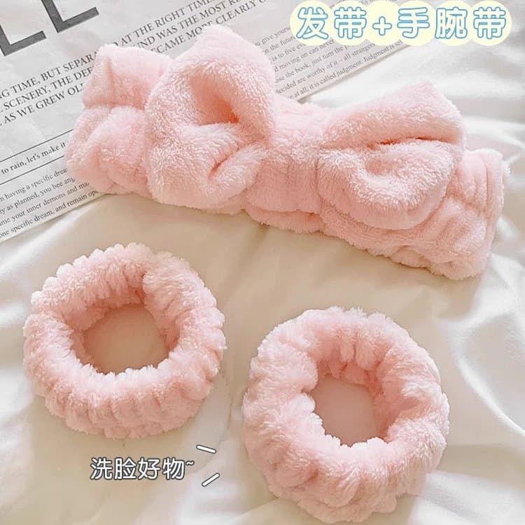 Three-piece set of face wash headband, wristband, absorbent and moisture-proof headband for women, 2025 new style for cleansing and hair styling.