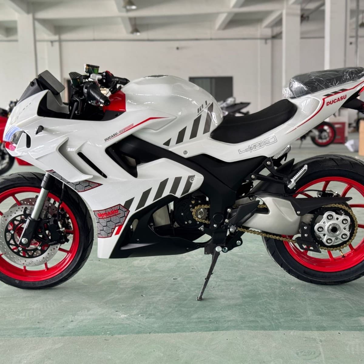 In Stock DK Electric Motorcycle V6 Electric Street Bike Adult Electric Scooter Road Racing Motorcycle Factory Export to Russia