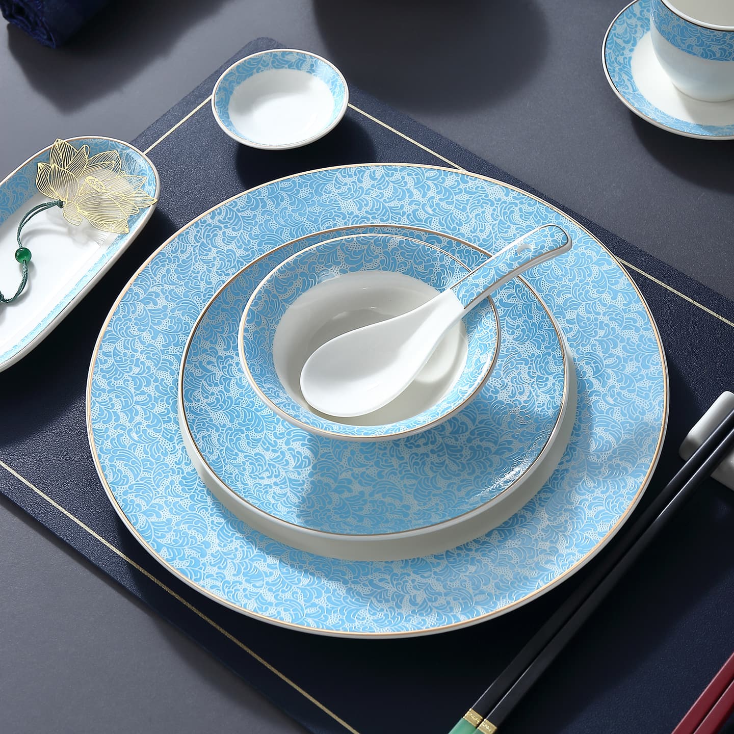 Hotel Tableware Set Banquet Plates 4-Piece Set Gold Rim Plating Spoon Ceramic Restaurant Hotel Bowls Dishes Chopsticks
