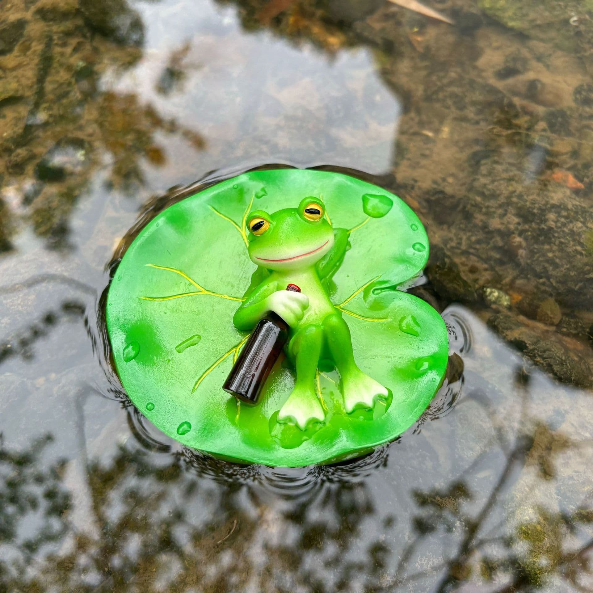 Garden Courtyard Flowing Fountain Resin Craft Ornament Floating Frog Simulation Cartoon Rustic Style