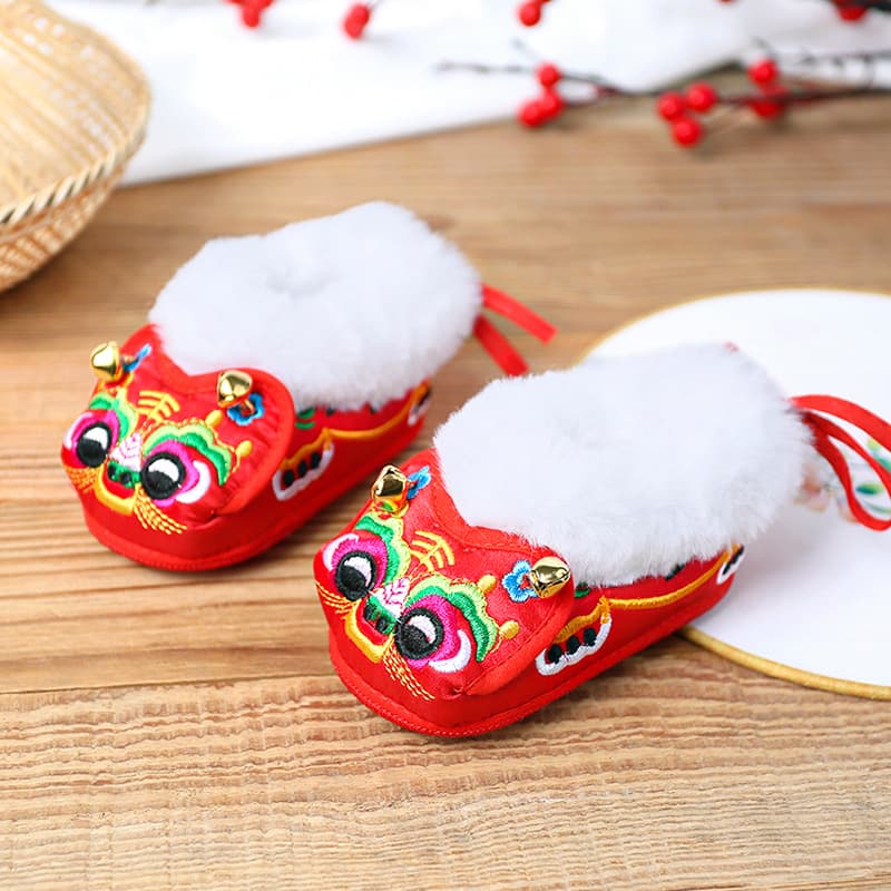 Handmade Tiger Head Shoes for Babies, Soft-soled Cotton Shoes for One Month and One Year, Warm and Soft Children's Folk Embroidered Velvet Shoes