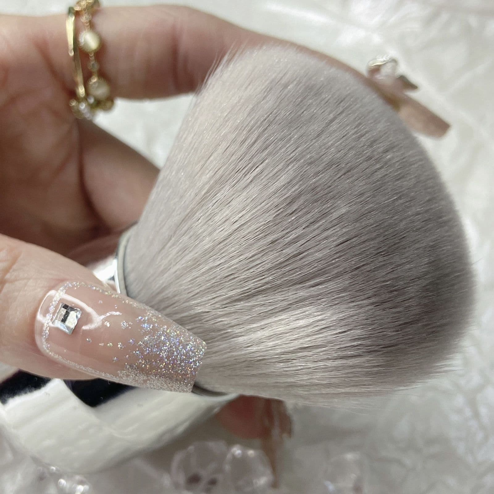 Spot simple manicure dust brush mushroom dust brush cleaning brush high-end metal color handle big head soft hair